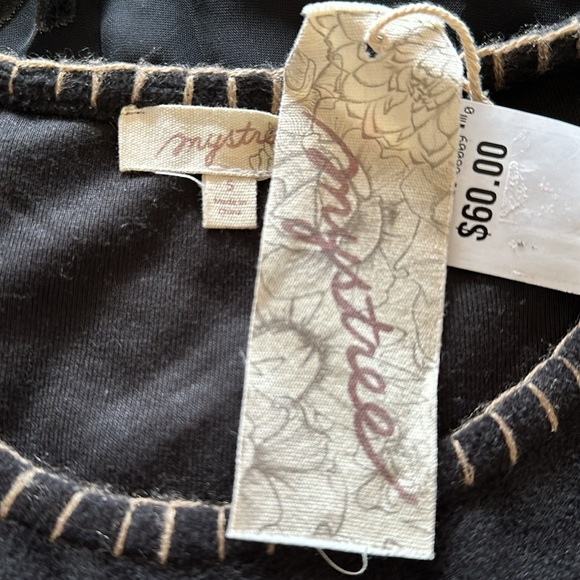 🆕🌸Mystree Black Floral Black Top - size small - Picture 5 of 8